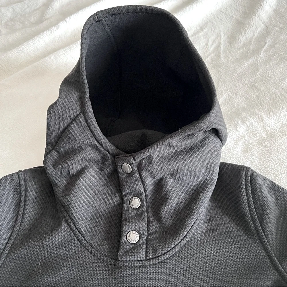The North Face Pullover 🖤 - Picture 3 of 12